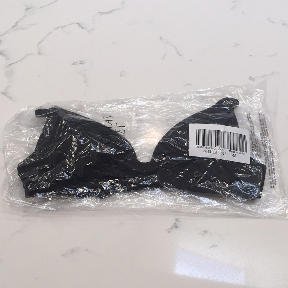 ✨New in Bag Victoria’s Secret bra✨